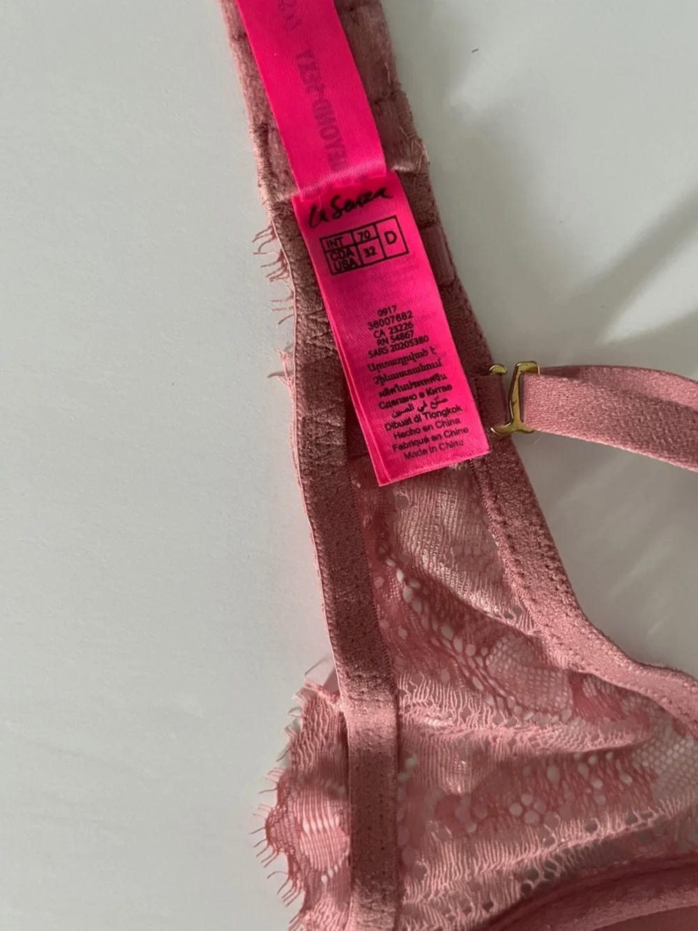 La SENZA Black/Cream Push-Up Plunge with Lace Overlay +Beyond Sexy Pink Bras 32D - Picture 16 of 16